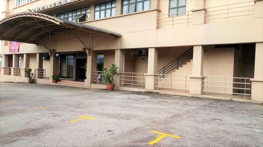 Hotel Sri Sutra - Bandar Sri Damansara Sungai Buloh Exterior photo